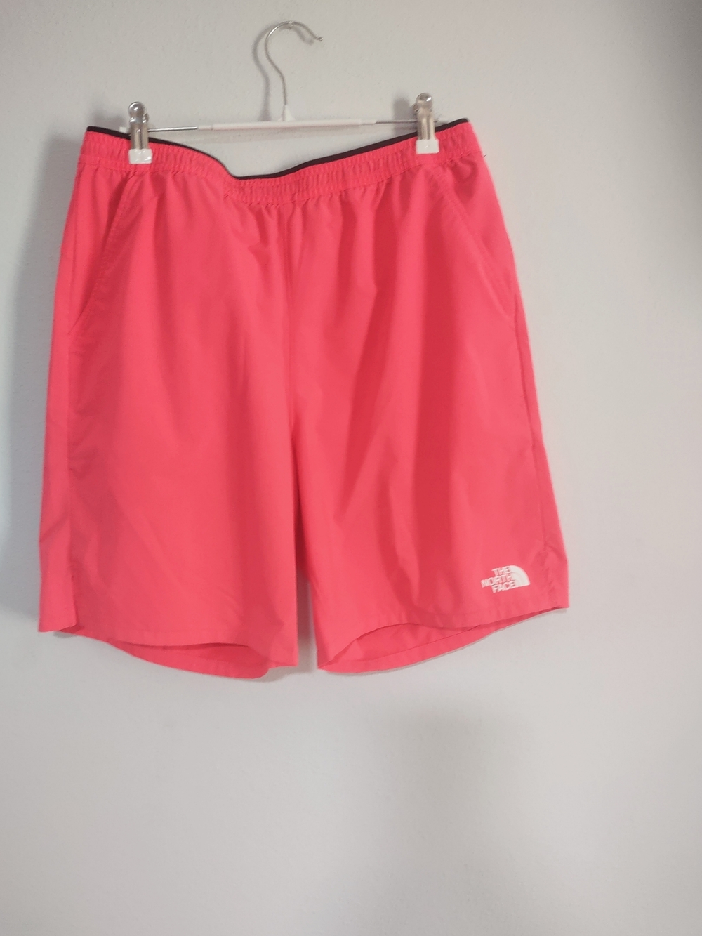 The North Face Mens Coral Pink Active Shorts Size Medium Athletic NWOT